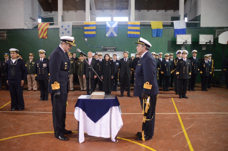 Ceremonia cambio de autoridades en Área Naval Austral (2)