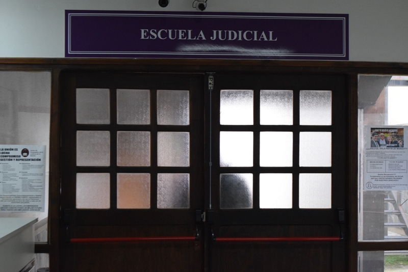 Puerta de acceso a la Escuela Judicial (1)