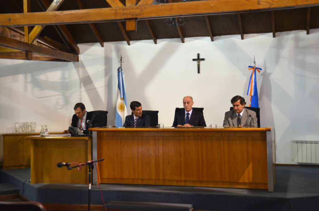 Tribunal de Juicio presidido por Dr. González