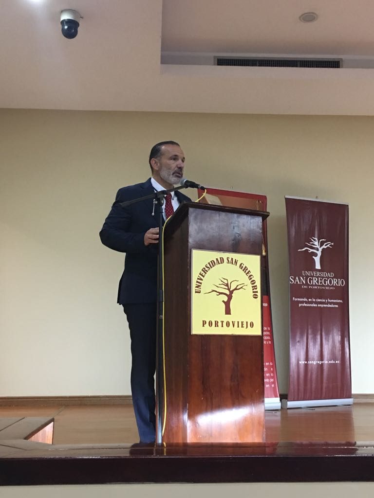 Disertación Juez Penza en Universidad de San Gregorio Ecuador